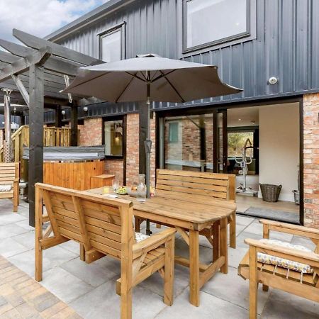 Coughton Fawn Cottage Disabled Adapted 3 Bedroom Hot Tub מראה חיצוני תמונה